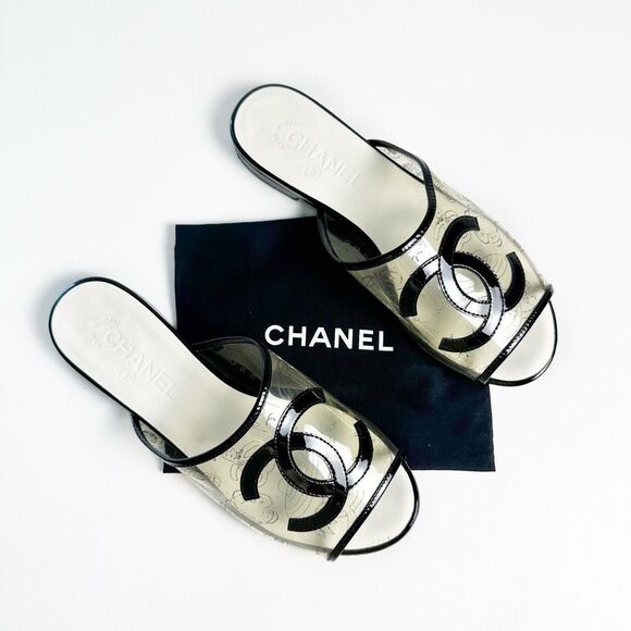 CHANEL Black White CC Sandals Size 38 US 7.5 Open Toe Flat Mules Clear PVC Print - Picture 1 of 11